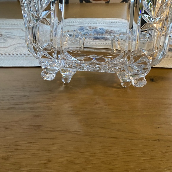 Elegant Crystal Footed Bowl - Picture 3 of 7